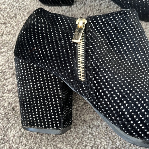 Joan Boyce Women’s size 9 black sparkly  ankle booties - Picture 6 of 8